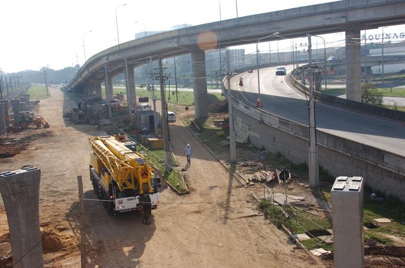 Bloqueio foi necess&aacute;rio para transporte de vigas