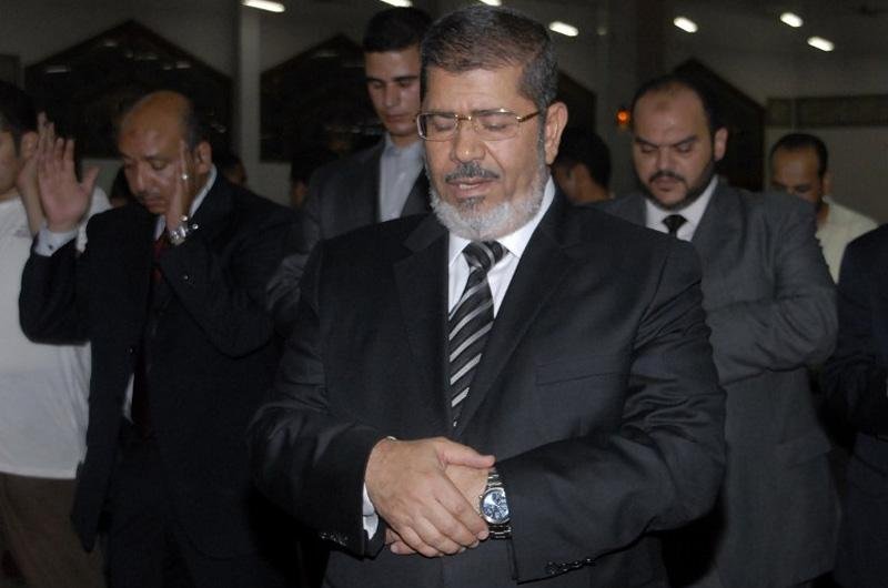 Mursi surpreende ao anunciar o fim da concess&atilde;o de amplos poderes aos militares