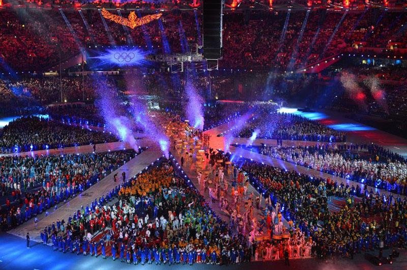 Artistas se apresentam na cerim&ocirc;nia de encerramento