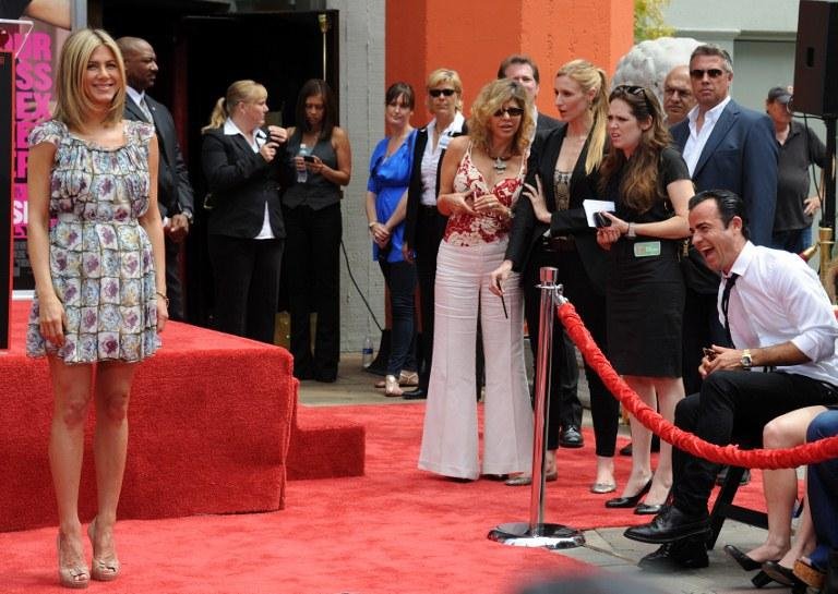 Jennifer Aniston aceita pedido de casamento de roteirista 