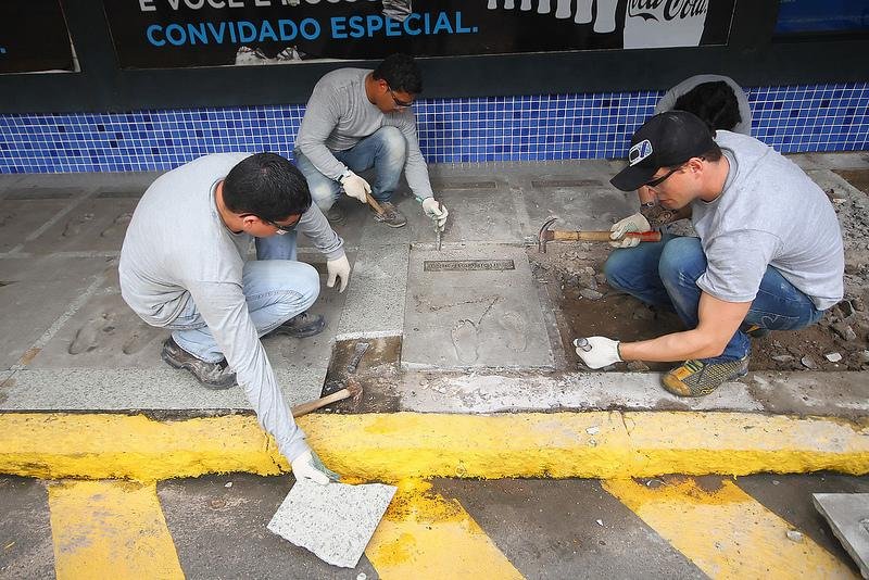 Gr&ecirc;mio inicia remo&ccedil;&atilde;o da Cal&ccedil;ada da Fama no Ol&iacute;mpico