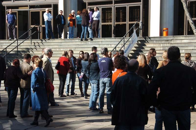 Analistas tribut&aacute;rios da Receita paralisam atividades