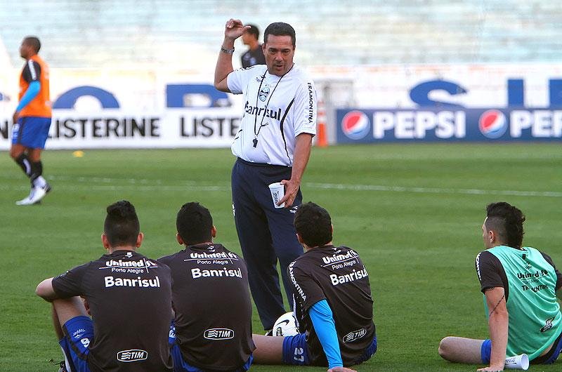 Luxemburgo pode ser suspenso por at&eacute; seis jogos no STJD