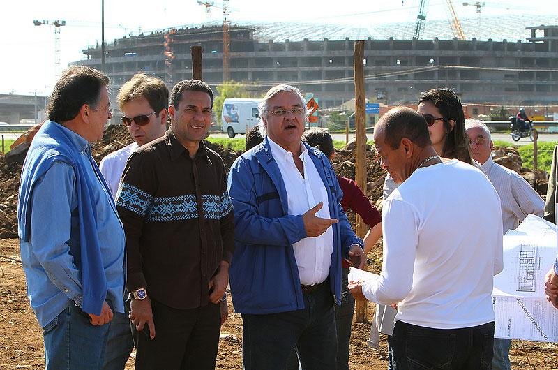 Comiss&atilde;o t&eacute;cnica conhece futuro CT do Gr&ecirc;mio