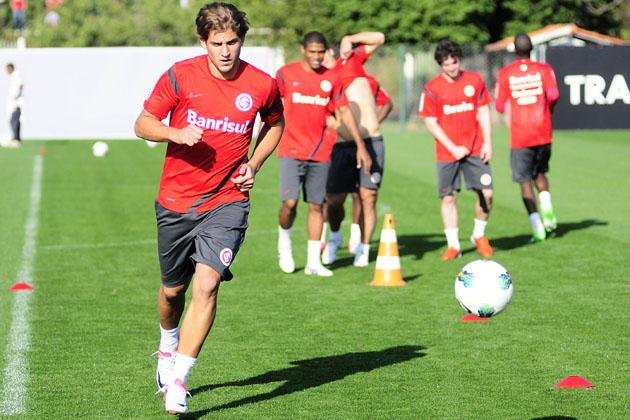 Muriel comemora chegada de Rafael Moura ao Inter