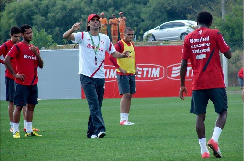 T&eacute;cnico Fernand&atilde;o fez mudan&ccedil;as no meio-campo