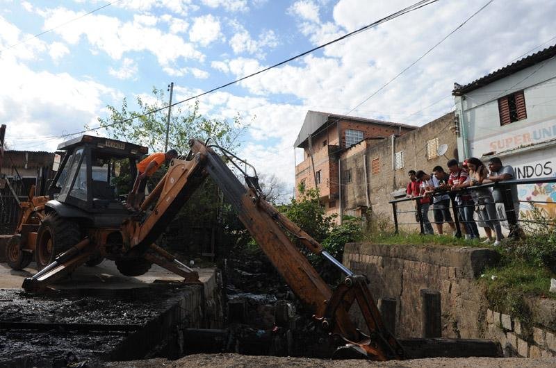 Grupo de moradores fundou associa&ccedil;&atilde;o para ajudar a cuidar do c&oacute;rrego