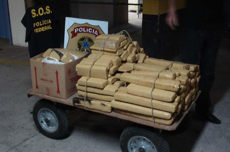 PF apreende 102 quilos de maconha em Viam&atilde;o