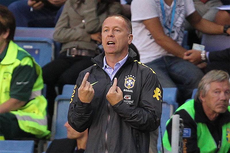 Mano critica postura de imprensa e torcida ap&oacute;s vit&oacute;ria sobre a Su&eacute;cia