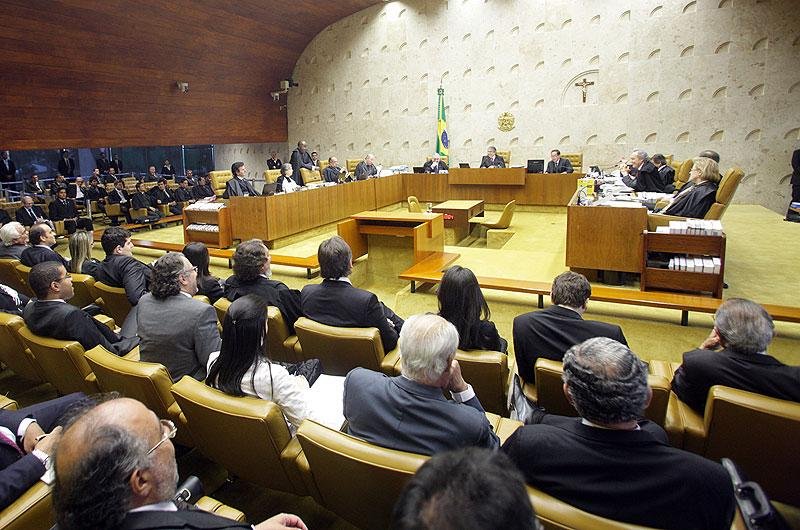 STF ouve defesas de tr&ecirc;s &uacute;ltimos r&eacute;us, mas n&atilde;o inicia votos sobre mensal&atilde;o
