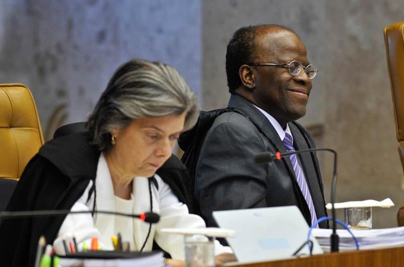 Ministro Joaquim Barbosa &eacute; o relator do processo do mensal&atilde;o que &eacute; julgado no STF