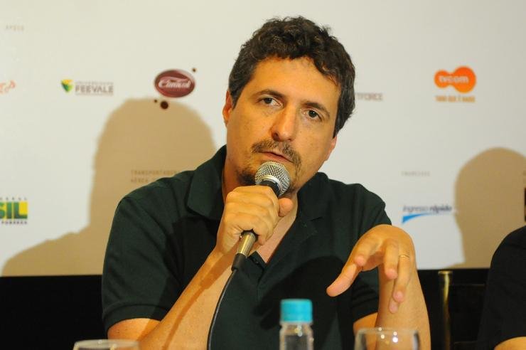 Cineasta Kl&eacute;ber Mendon&ccedil;a Filho lamentou interrup&ccedil;&atilde;o da sess&atilde;o que exibia seu novo filme