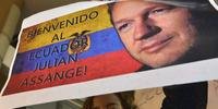 Equador afirma que desafia EUA por ´liberdade de expressão` ao dar asilo político a Assange