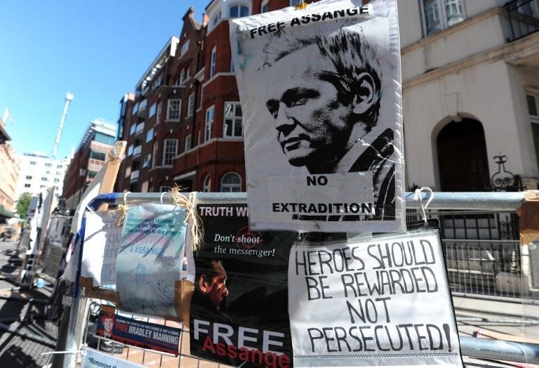 Julian Assange est&aacute; na embaixada do Equador em Londres