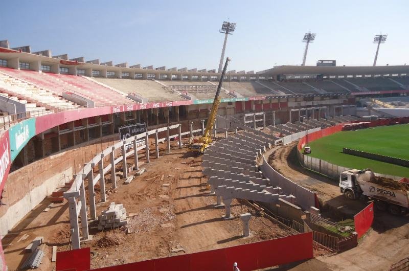Obras interditam parte das arquibancas do est&aacute;dio Beira-Rio