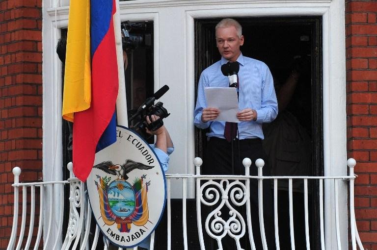 Julian Assange falou na sacada da embaixada equatoriana em Londres