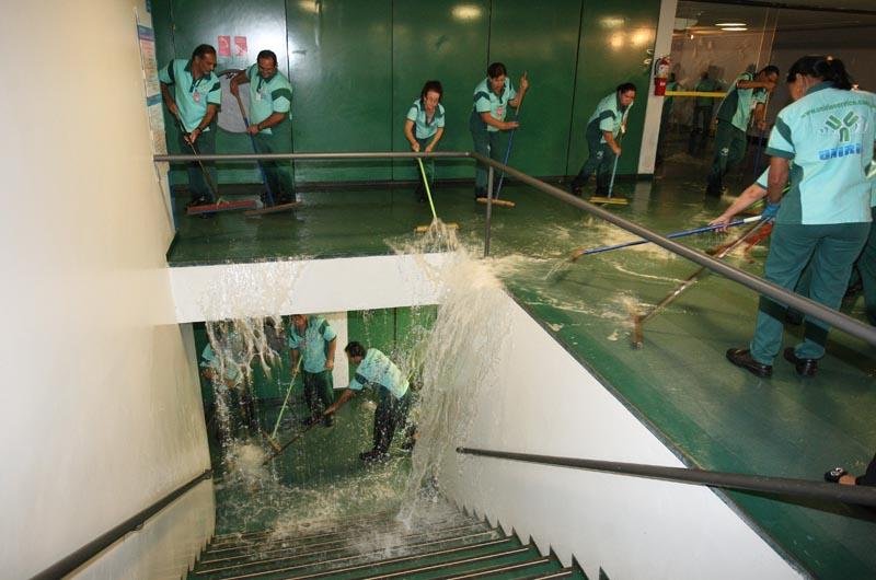 Funcion&aacute;rios da C&acirc;mara est&atilde;o trabalhando para avaliar eventuais danos &agrave; estrutura do pr&eacute;dio