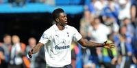 Adebayor acertou a permanência no Tottenham