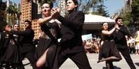 Dia do Folclore foi festejado com espetáculo de dança no Centro de Porto Alegre