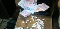 Na aldeia, polícia encontrou drogas e dinheiro