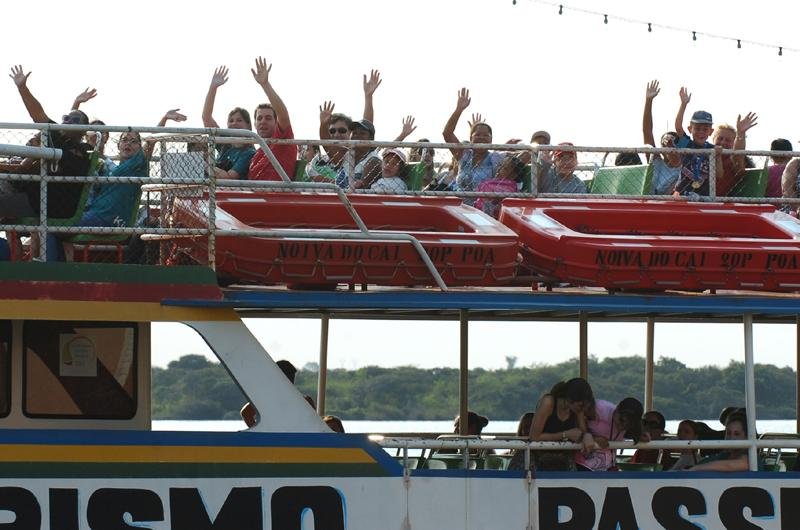 Passeio de barco promove integra&ccedil;&atilde;o de crian&ccedil;as deficientes no Gas&ocirc;metro