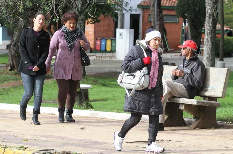 Moradores de Livramento se agasalharam para sair &agrave;s ruas hoje