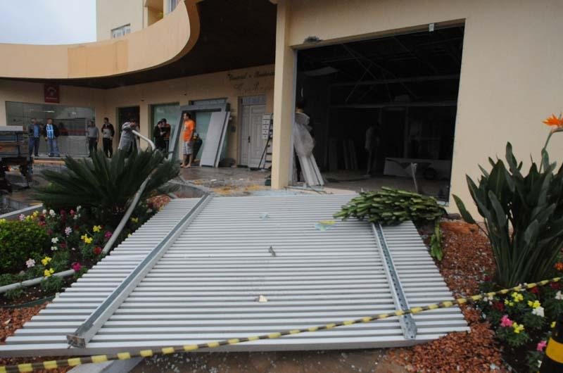 Ag&ecirc;ncia ficou totalmente destru&iacute;da pela explos&atilde;o