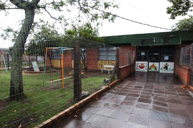 Escola Municipal Infantil Flor&ecirc;ncia Vurlod S&oacute;cias foi arrombada na madrugada desta segunda-feira
