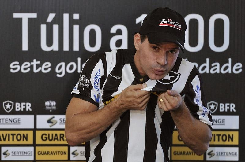 T&uacute;lio Maravilha fez hist&oacute;ria com a camisa do Botafogo
