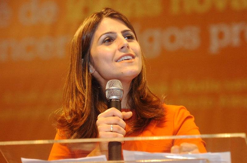 Manuela &eacute; impedida de citar Dilma em Porto Alegre