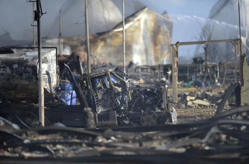 Tanques ficaram destru&iacute;dos pelas chamas
