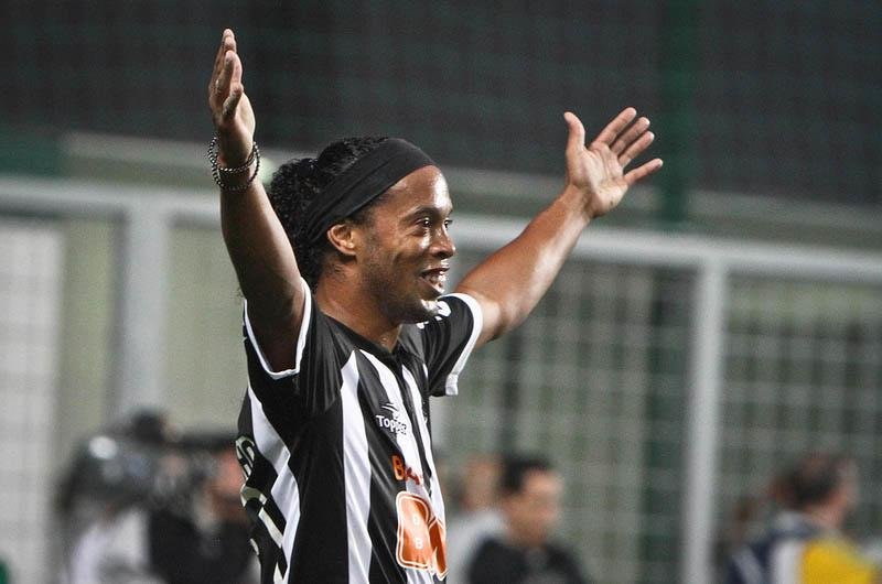 Bom desempenho de Ronaldinho Ga&uacute;cho pode reabrir as portas da Sele&ccedil;&atilde;o Brasileira