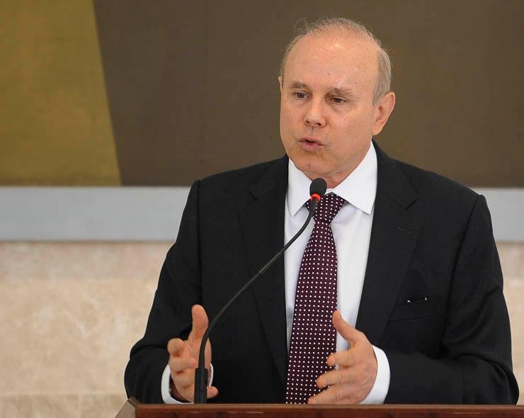Ministro da Fazenda, Guido Mantega, critica taxas cobradas pelos bancos
