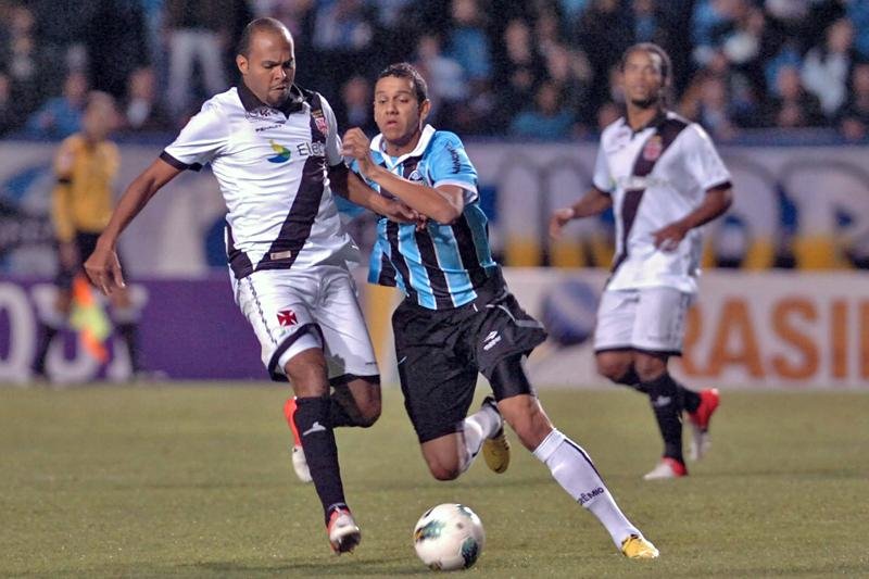 Volante do Gr&ecirc;mio pede aten&ccedil;&atilde;o de todo o grupo para manter crescimento no Brasileir&atilde;o