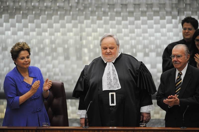 Dilma participa da posse do ministro Felix Fischer como presidente do STJ