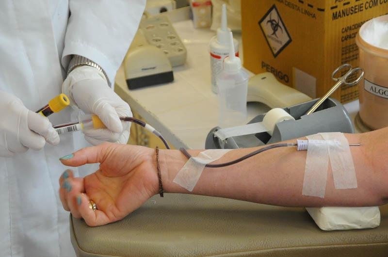 Volunt&aacute;rios doaram sangue no Hemocentro da Capital nesta segunda-feira