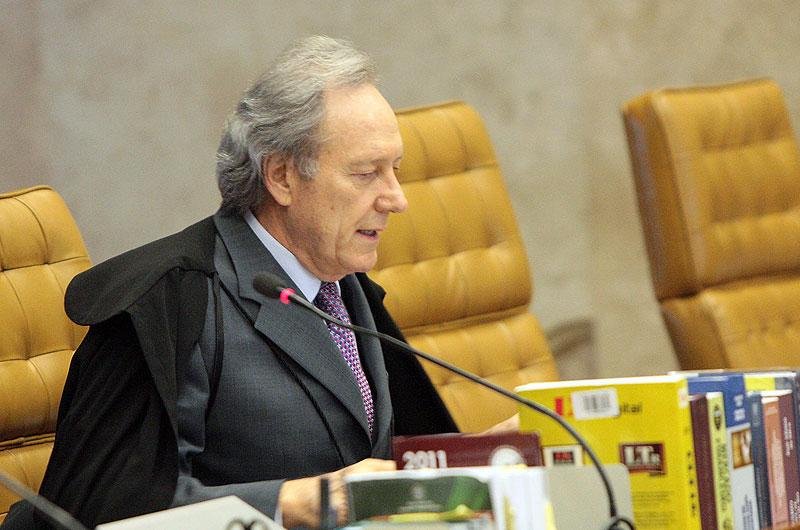 "Me parece que n&atilde;o houve um empr&eacute;stimo, mas um neg&oacute;cio de pai para filho", diz Lewandowski