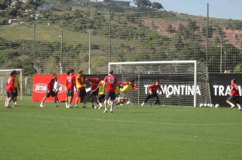 Lucas Lima foi escalado por Fernand&atilde;o em treino realizado hoje