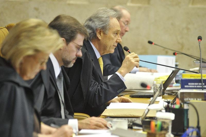 Rosa Weber condena tr&ecirc;s por gest&atilde;o fraudulenta do Banco Rural