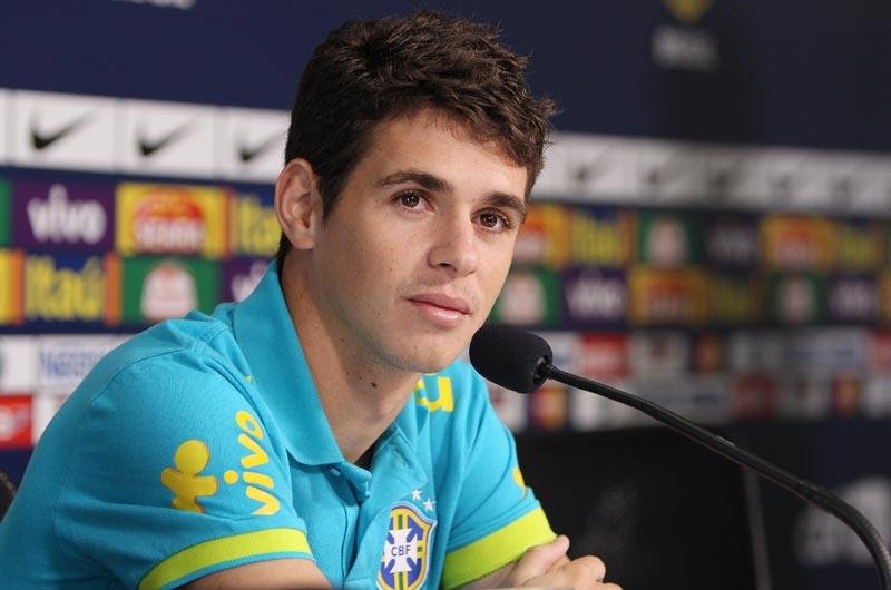Mano testou Oscar como 2&ordm; volante em treino da Sele&ccedil;&atilde;o