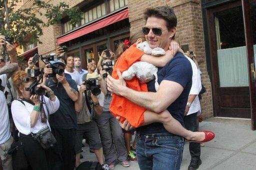 Tom Cruise nega que Cientologia tenha feito testes para escolher sua namorada