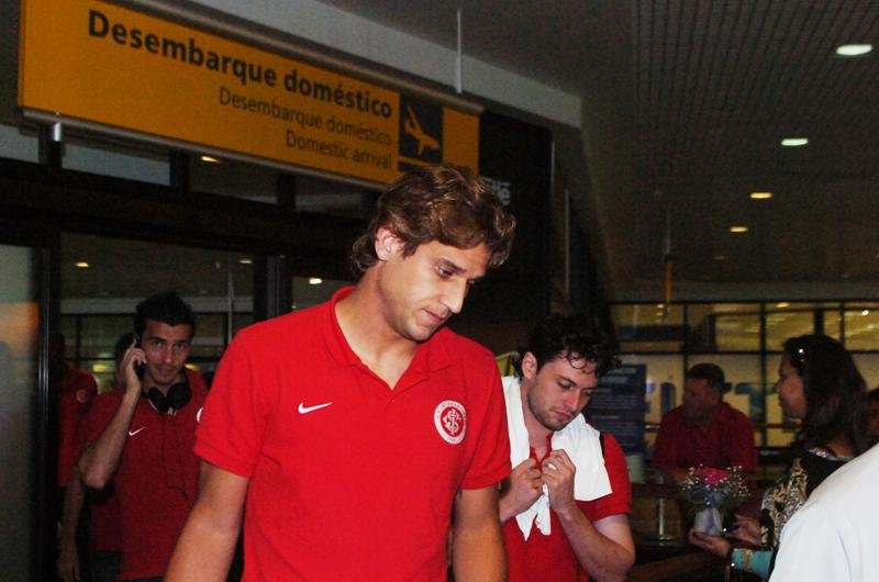 Rafael Moura ser&aacute; submetido a exames, mas est&aacute; praticamente fora da partida