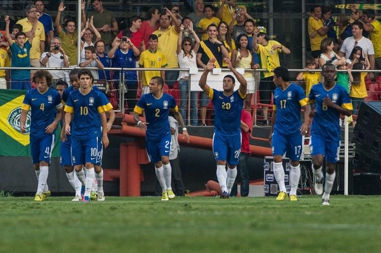 Sele&ccedil;&atilde;o Brasileira joga mal, &eacute; vaiada, mas vence a &Aacute;frica do Sul