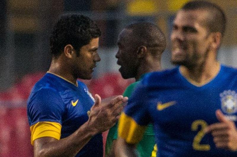 &uml;Ter&iacute;amos jogado melhor se tivessem nos apoiado&uml;, diz Hulk, autor do gol