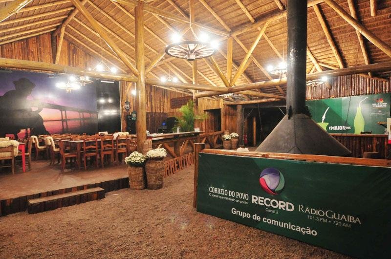 Estande da Record no Acampamento Farroupilha