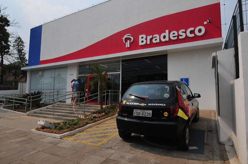 Furto foi descoberto ap&oacute;s alerta de um cliente