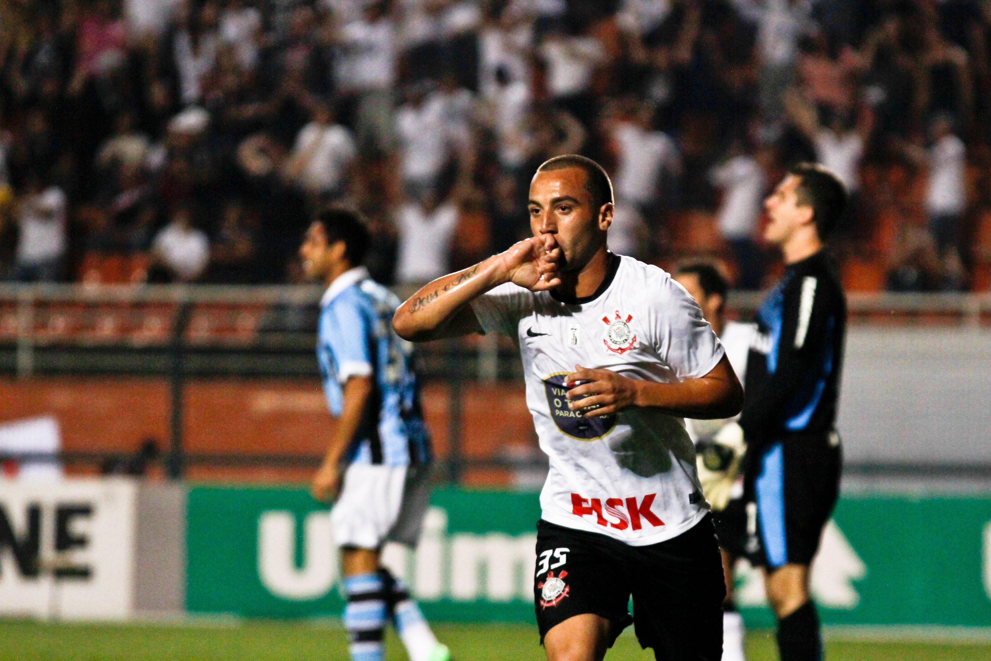 Guilherme marcou o segundo gol logo aos 10 minutos de jogo
