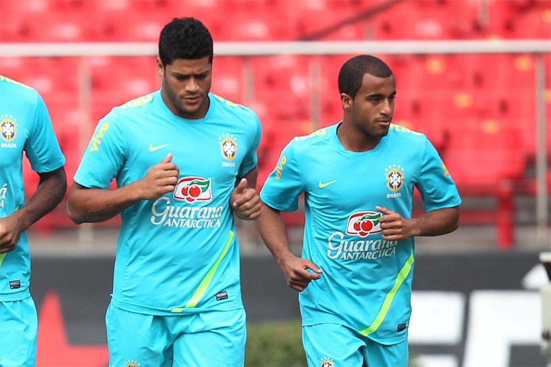 Dami&atilde;o fica no banco e Hulk (meio) treina como titular da Sele&ccedil;&atilde;o Brasileira