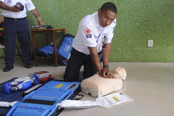 Agente de sa&uacute;de participa de demonstra&ccedil;&atilde;o durante lan&ccedil;amento do programa de preven&ccedil;&atilde;o a suic&iacute;dio
