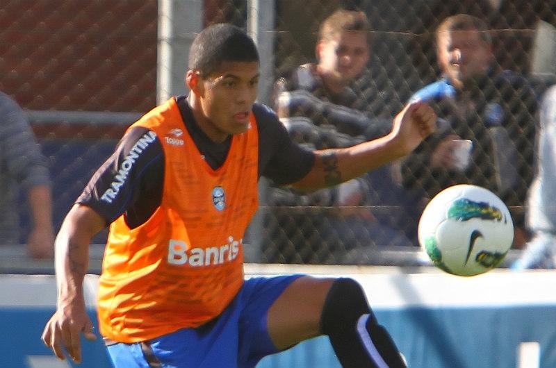 Corte de cabelo de Leandro &eacute; elogiado por Luxemburgo